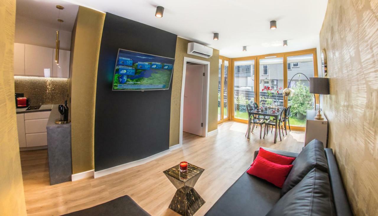 Galaxy Garden Apartment Cracow- Shopping Mall 1Min, Underground Parking, Family Friendly, City Center Krakow Exterior photo