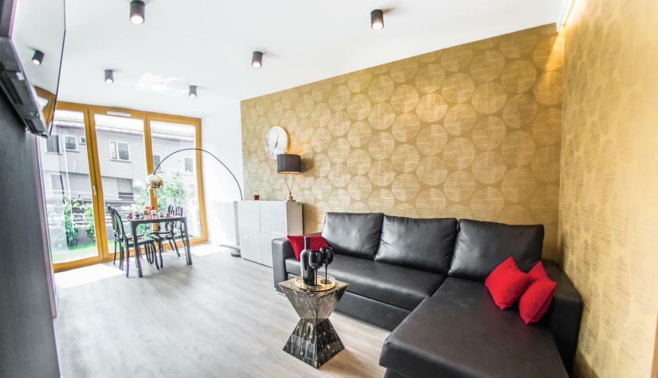 Galaxy Garden Apartment Cracow- Shopping Mall 1Min, Underground Parking, Family Friendly, City Center Krakow Exterior photo