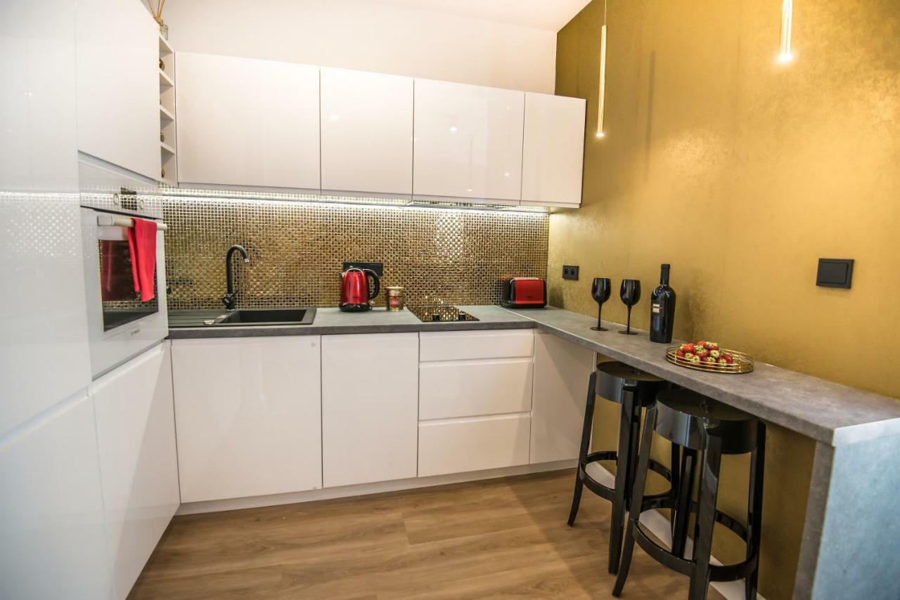 Galaxy Garden Apartment Cracow- Shopping Mall 1Min, Underground Parking, Family Friendly, City Center Krakow Exterior photo