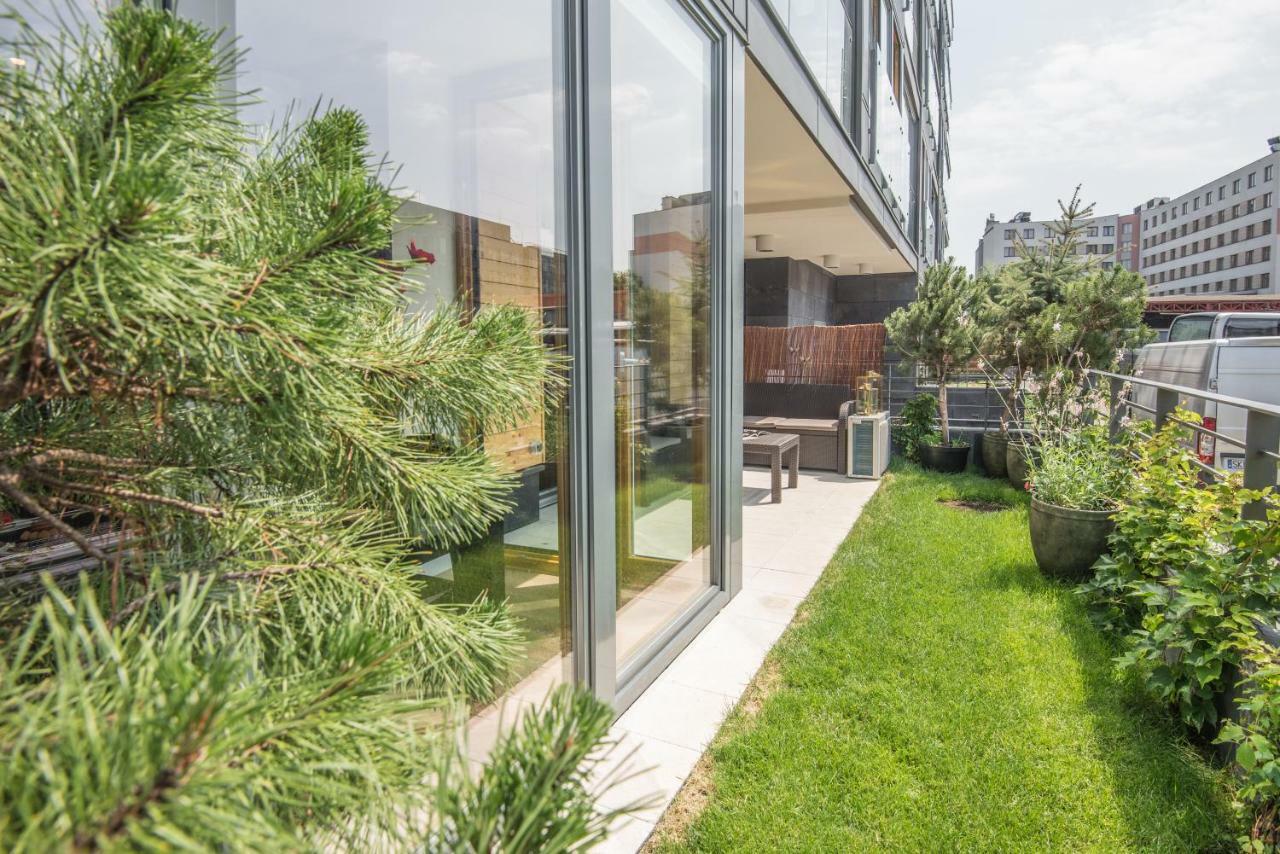 Galaxy Garden Apartment Cracow- Shopping Mall 1Min, Underground Parking, Family Friendly, City Center Krakow Exterior photo