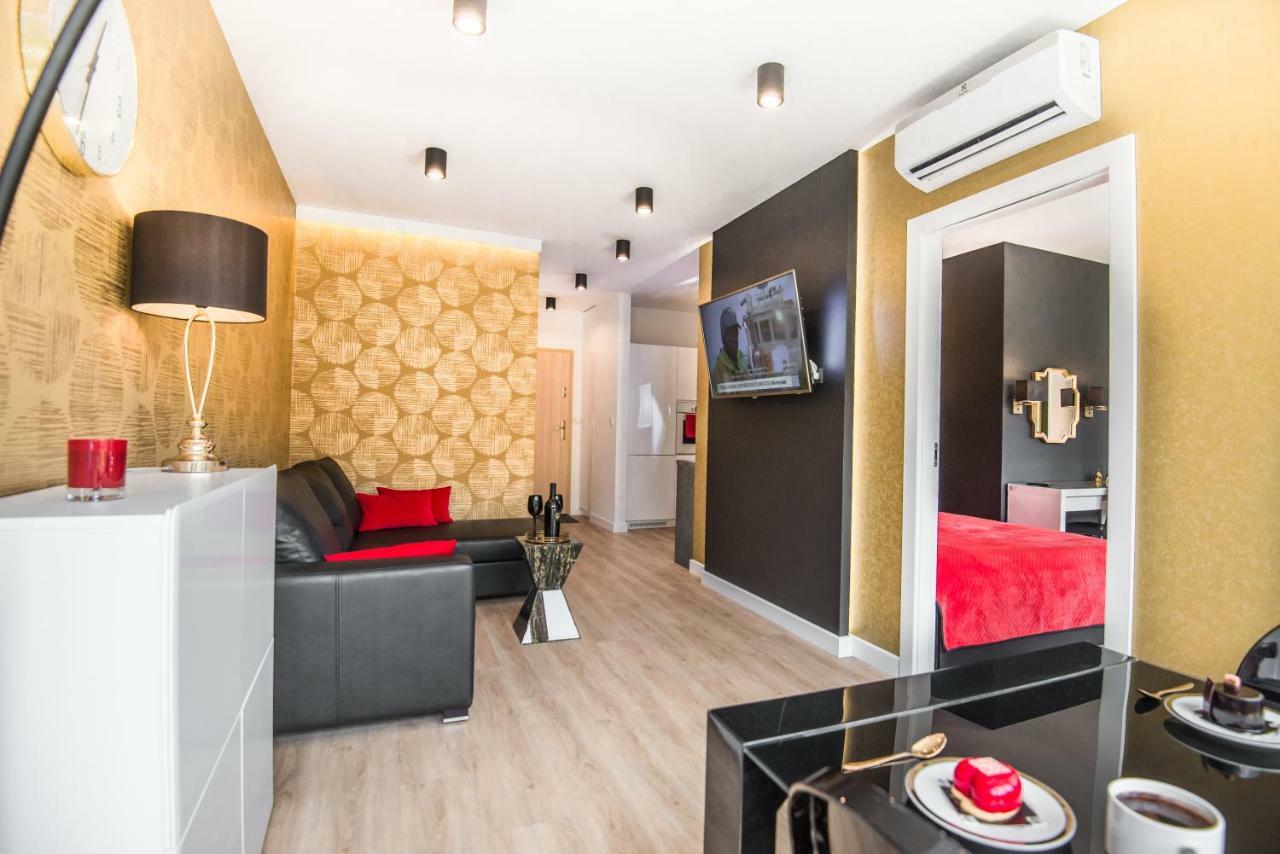 Galaxy Garden Apartment Cracow- Shopping Mall 1Min, Underground Parking, Family Friendly, City Center Krakow Exterior photo