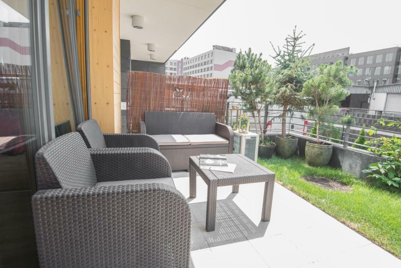 Galaxy Garden Apartment Cracow- Shopping Mall 1Min, Underground Parking, Family Friendly, City Center Krakow Exterior photo